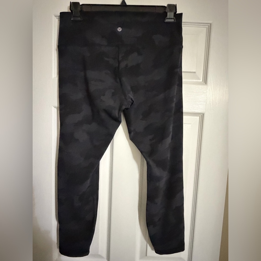LULULEMON Wunder Under High Rise Tight-Size 14-Black Camo Print 25” inseam-EUC